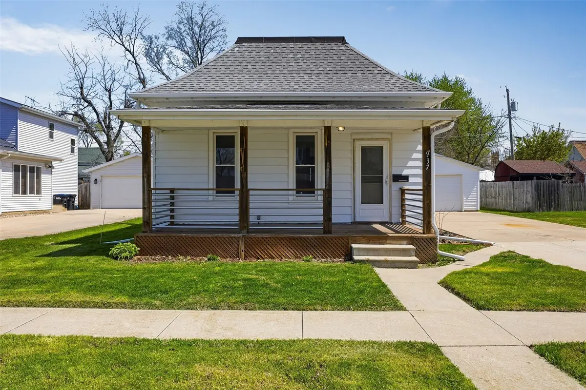 937 8th Street, Marion, IA 52302 - #1