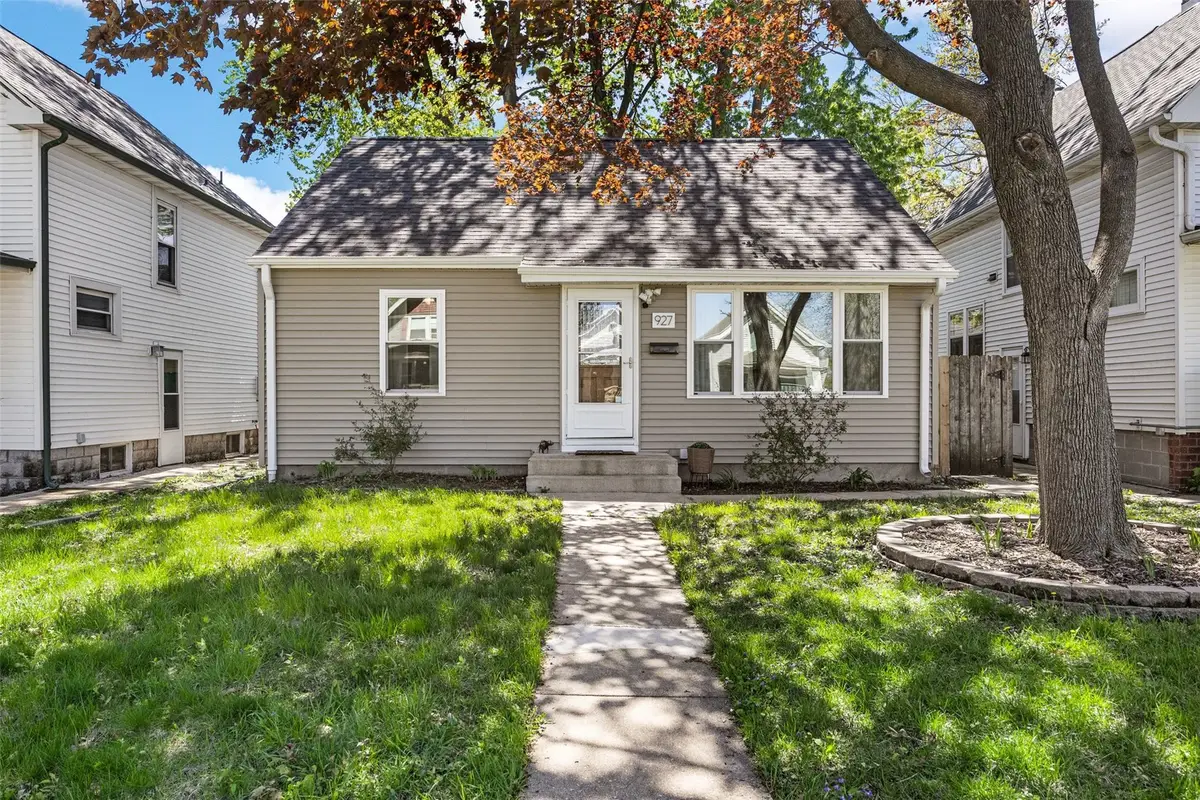927 G Avenue Nw, Cedar Rapids, IA 52405 - #1