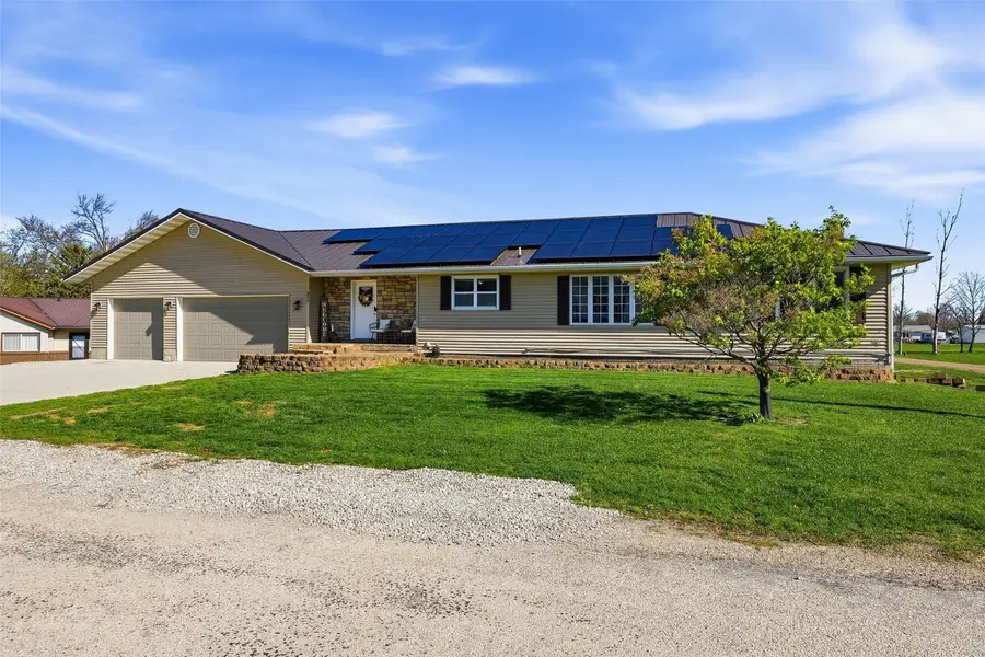 311 Charles Street Se, Blairstown, IA 52209 - #2