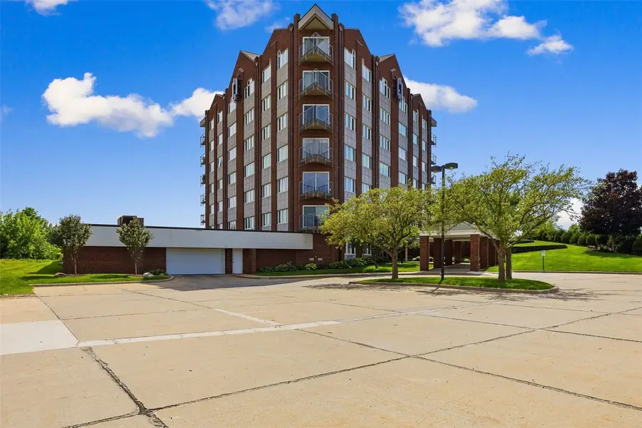 111 Cottage Grove Avenue Se #401, Cedar Rapids, IA 52403 - #3