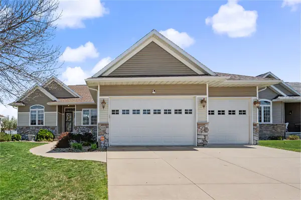 325 N 16th Avenue, Hiawatha, IA 52233