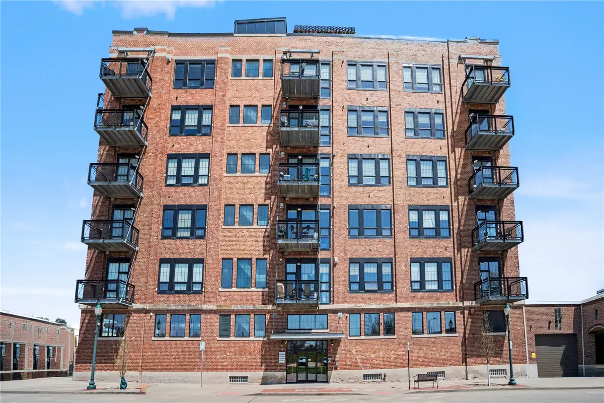 900 2nd St #208, Cedar Rapids, IA 52401 - #1