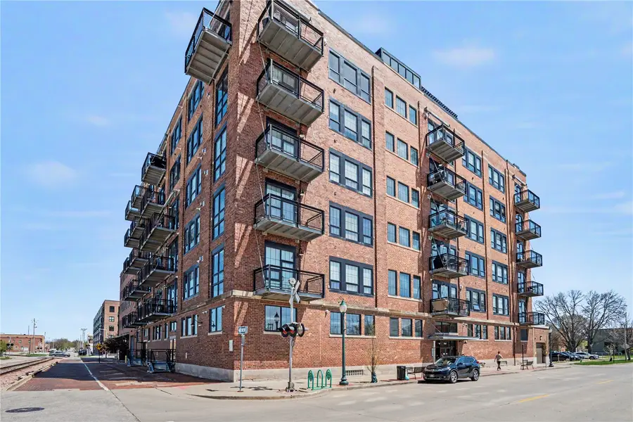 900 2nd St #208, Cedar Rapids, IA 52401 - #2