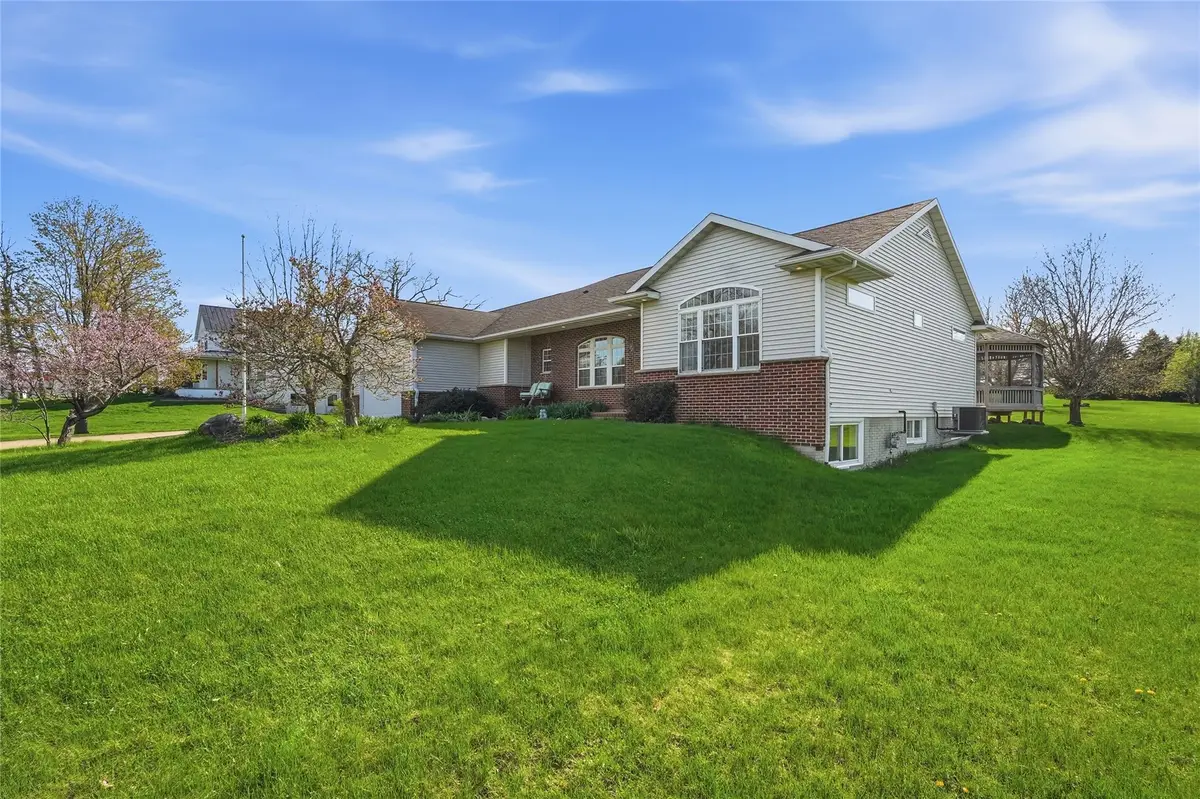 6500 White Gate Ct, Marion, IA 52302 - #1