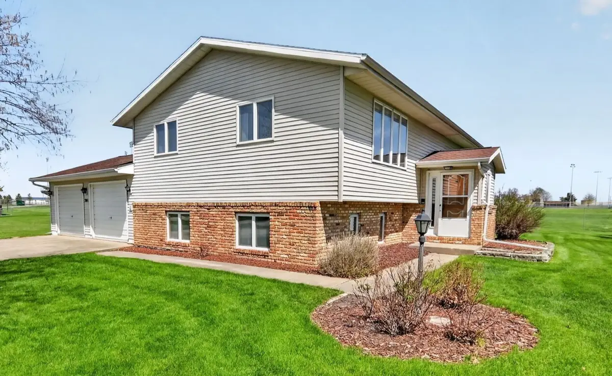 501 Main Street, Van Horne, IA 52346 - #1