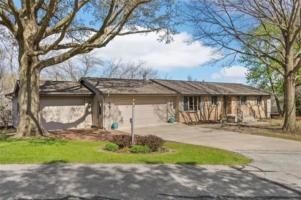 1896 Sunset Drive Ne, Solon, IA 52333