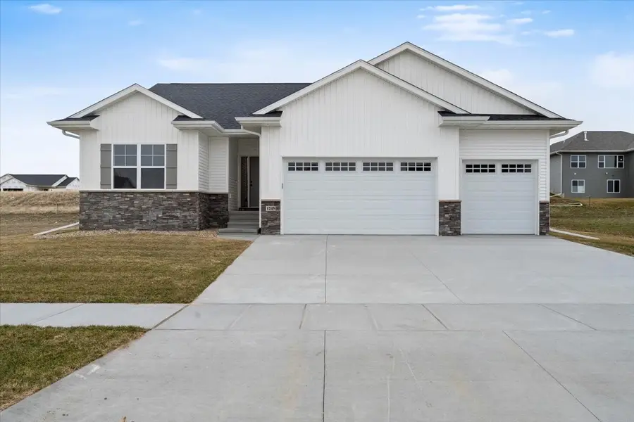 100 S Seven Oaks Road, North Liberty, IA 52317 - #2
