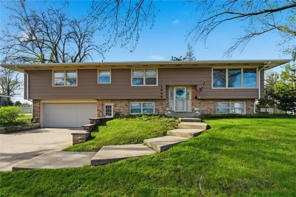 1665 25th Ave, Marion, IA 52302