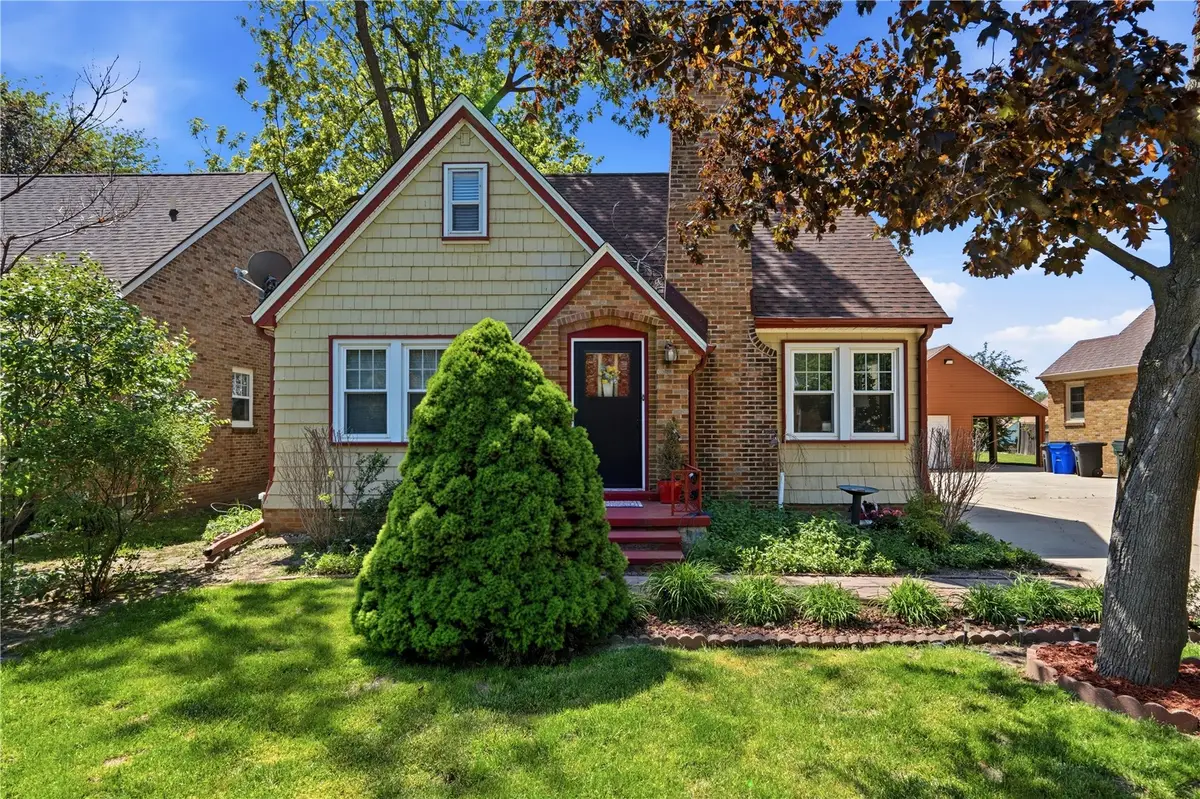 1017 26th St Se, Cedar Rapids, IA 52403 - #1