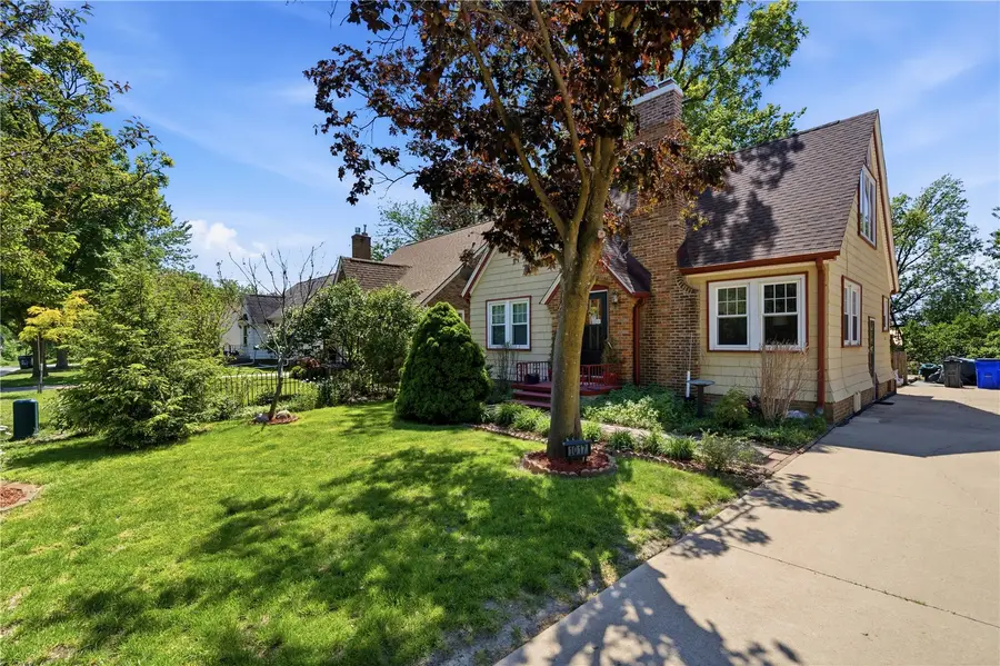 1017 26th St Se, Cedar Rapids, IA 52403 - #2