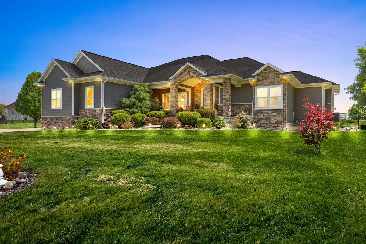 2097 Emmons Street, Hiawatha, IA 52233 - #1