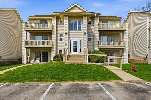 1350 44th Street #B, Marion, IA 52302