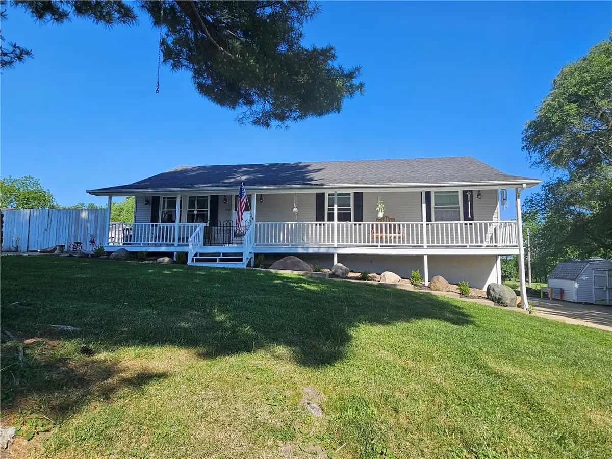 200 Park Pl, Anamosa, IA 52205 - #1