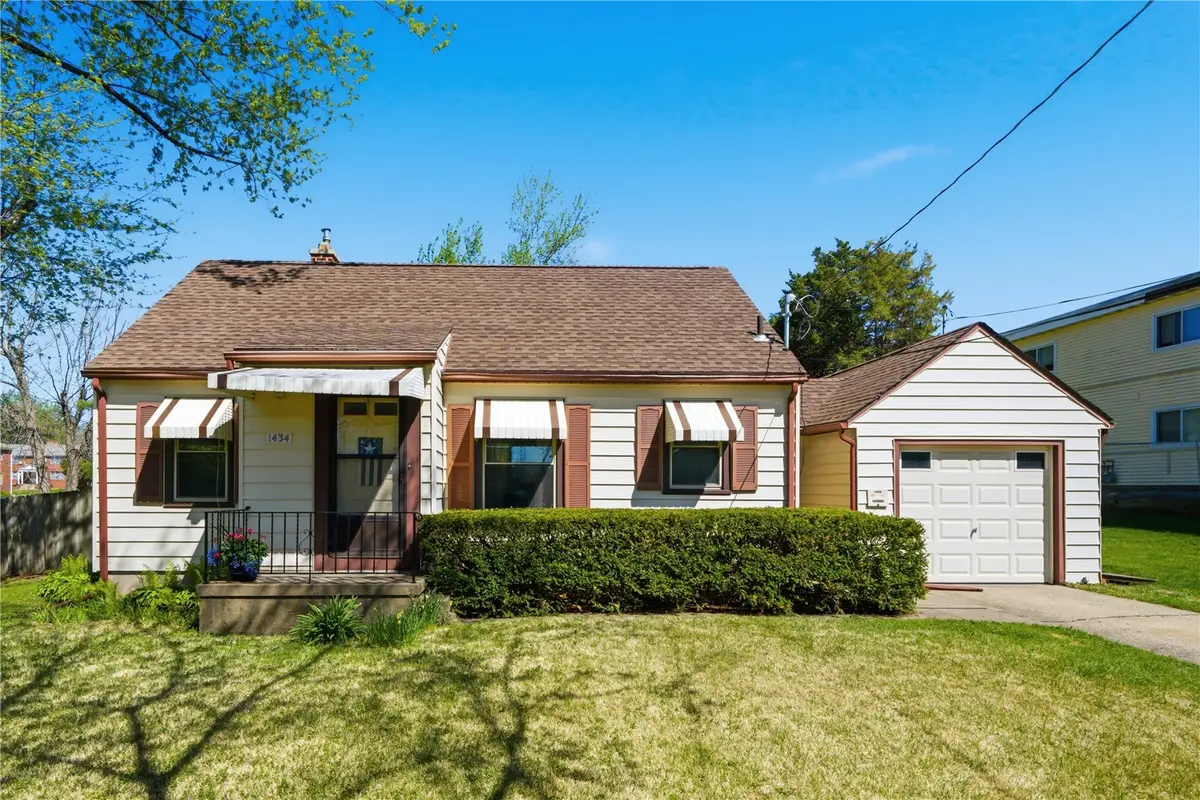 1434 Oakland Ne, Cedar Rapids, IA 52402 - #1