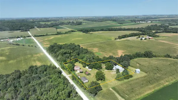 4617 Durow Rd., Center Point, IA 52213