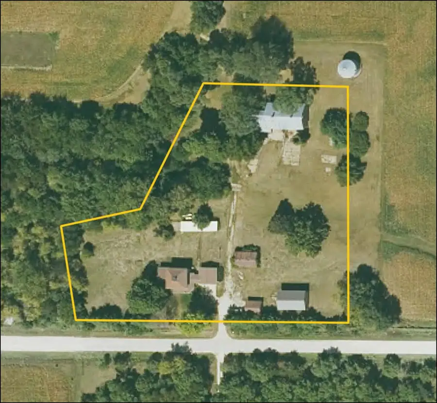 4617 Durow Rd., Center Point, IA 52213 - #3