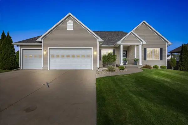 220 16th Ave Court, Hiawatha, IA 52233