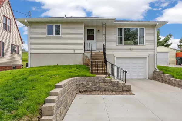 205 26th Avenue Sw, Cedar Rapids, IA 52404