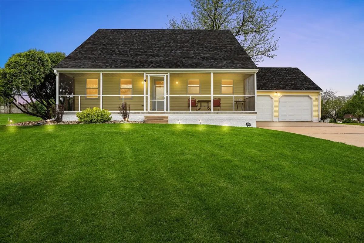 6409 Meadowlark Dr, Cedar Rapids, IA 52404 - #1