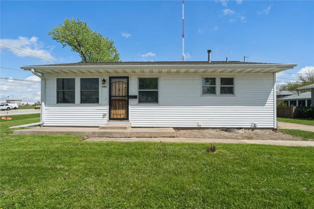 4747 F Avenue Ne, Cedar Rapids, IA 52402 - #1