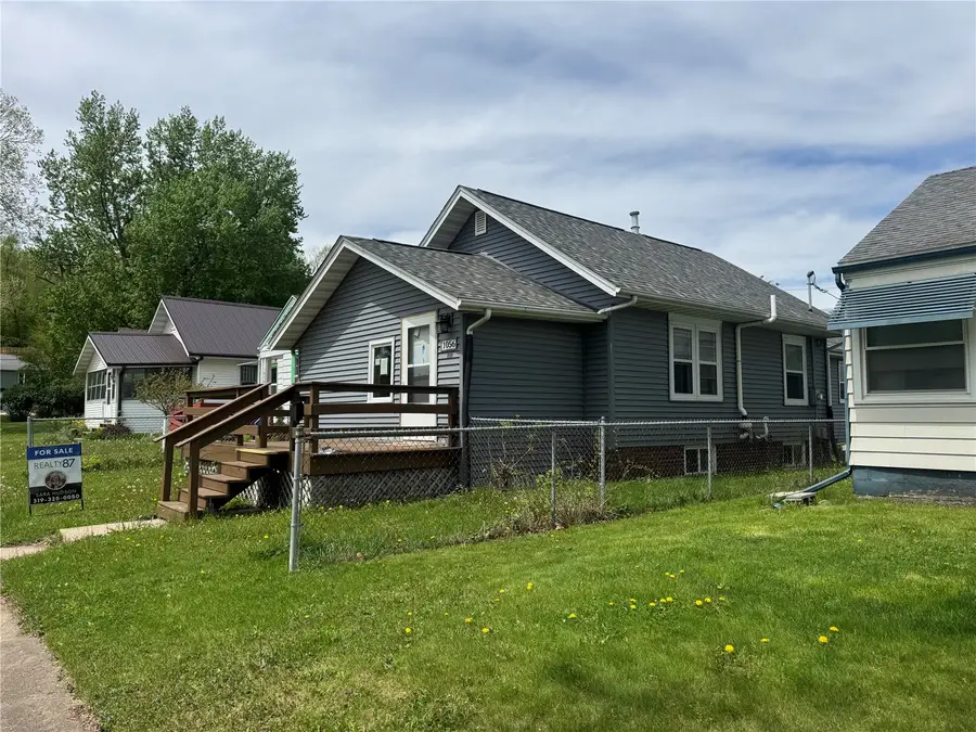 1056 H Avenue Nw, Cedar Rapids, IA 52405 - #2