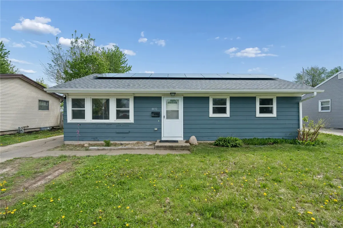 4432 Sherman St Ne, Cedar Rapids, IA 52402 - #1