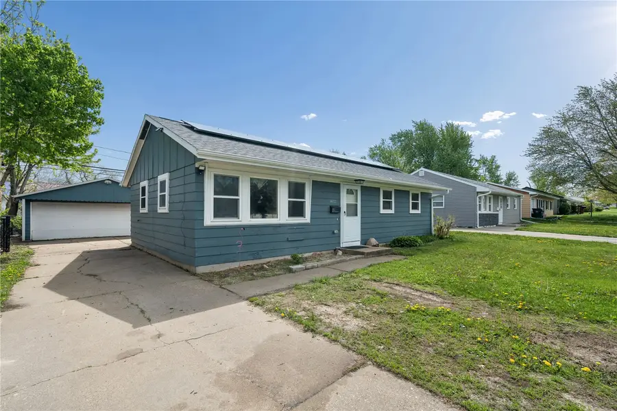 4432 Sherman St Ne, Cedar Rapids, IA 52402 - #2