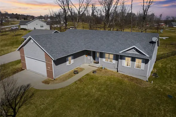 5057 Schwiebert Dr, Walker, IA 52352