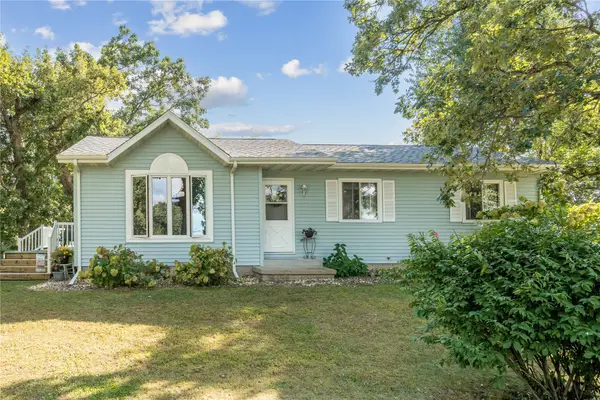 3766 Greens Grove Road, Center Point, IA 52213