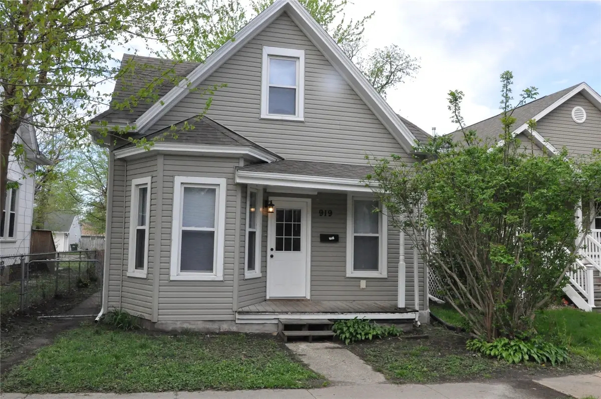 919 SE 10th, Cedar Rapids, IA 52403 - #1