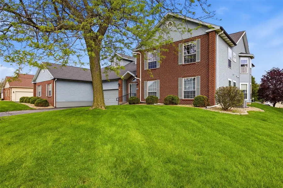 3260 Willowridge Drive #D, Marion, IA 52302 - #2