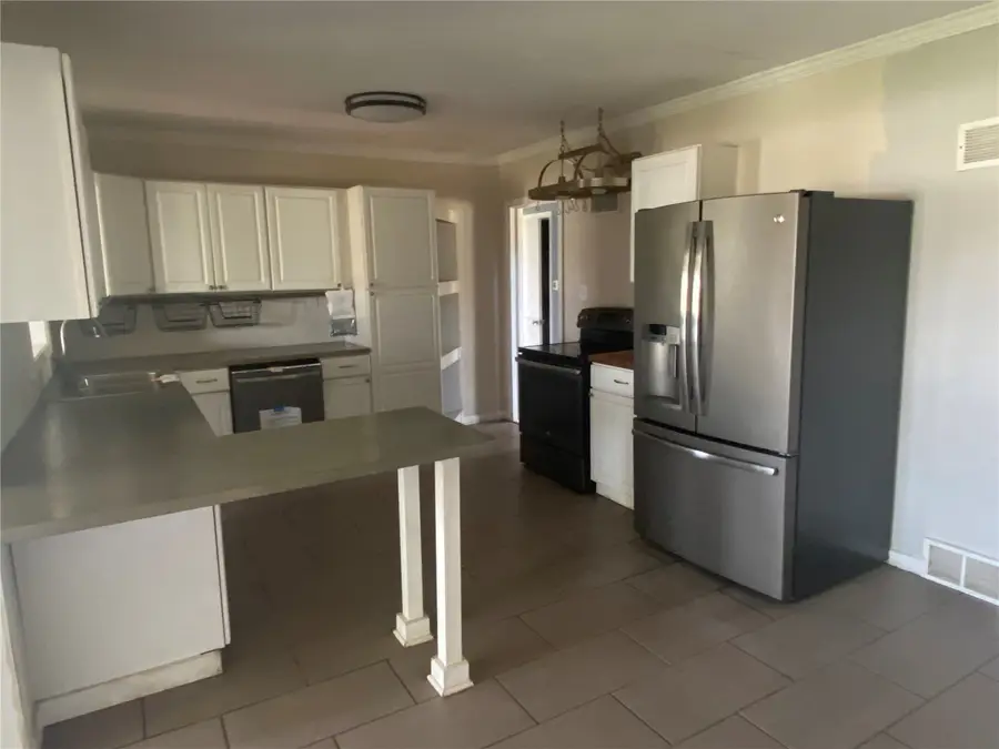 1074 27th Street Ne, Cedar Rapids, IA 52402 - #2