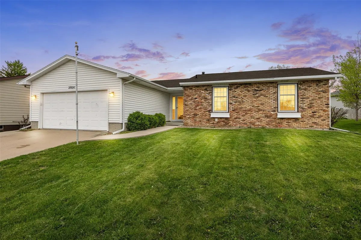 3904 Heather Court Sw, Cedar Rapids, IA 52404 - #1