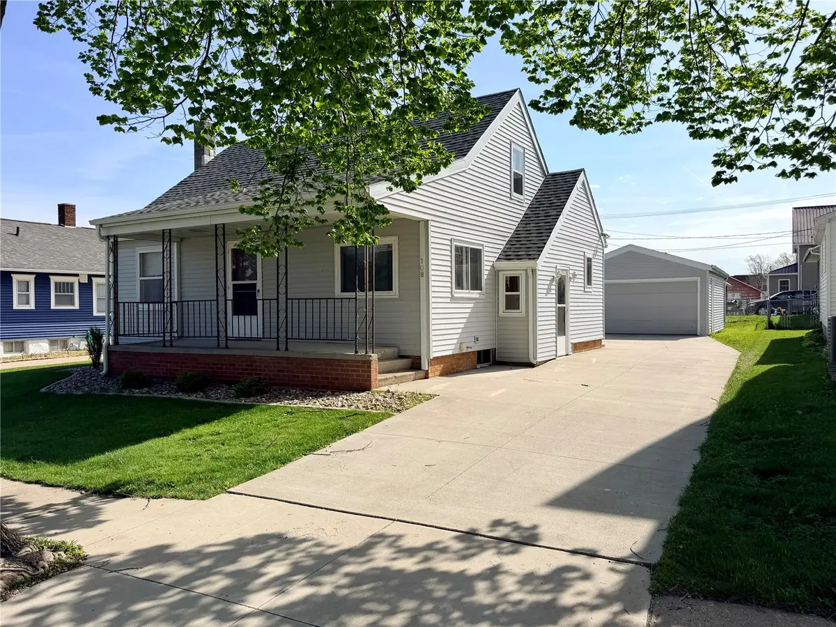 108 2nd Avenue, Newhall, IA 52315 - #1