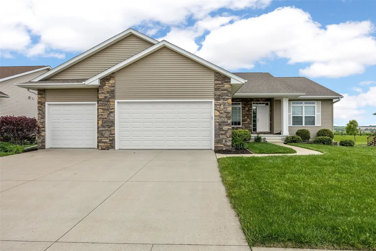 3025 Ridgeview Dr, Ely, IA 52227 - #1