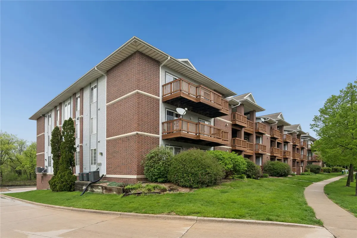 528 Westside Drive, Iowa City, IA 52246 - #1