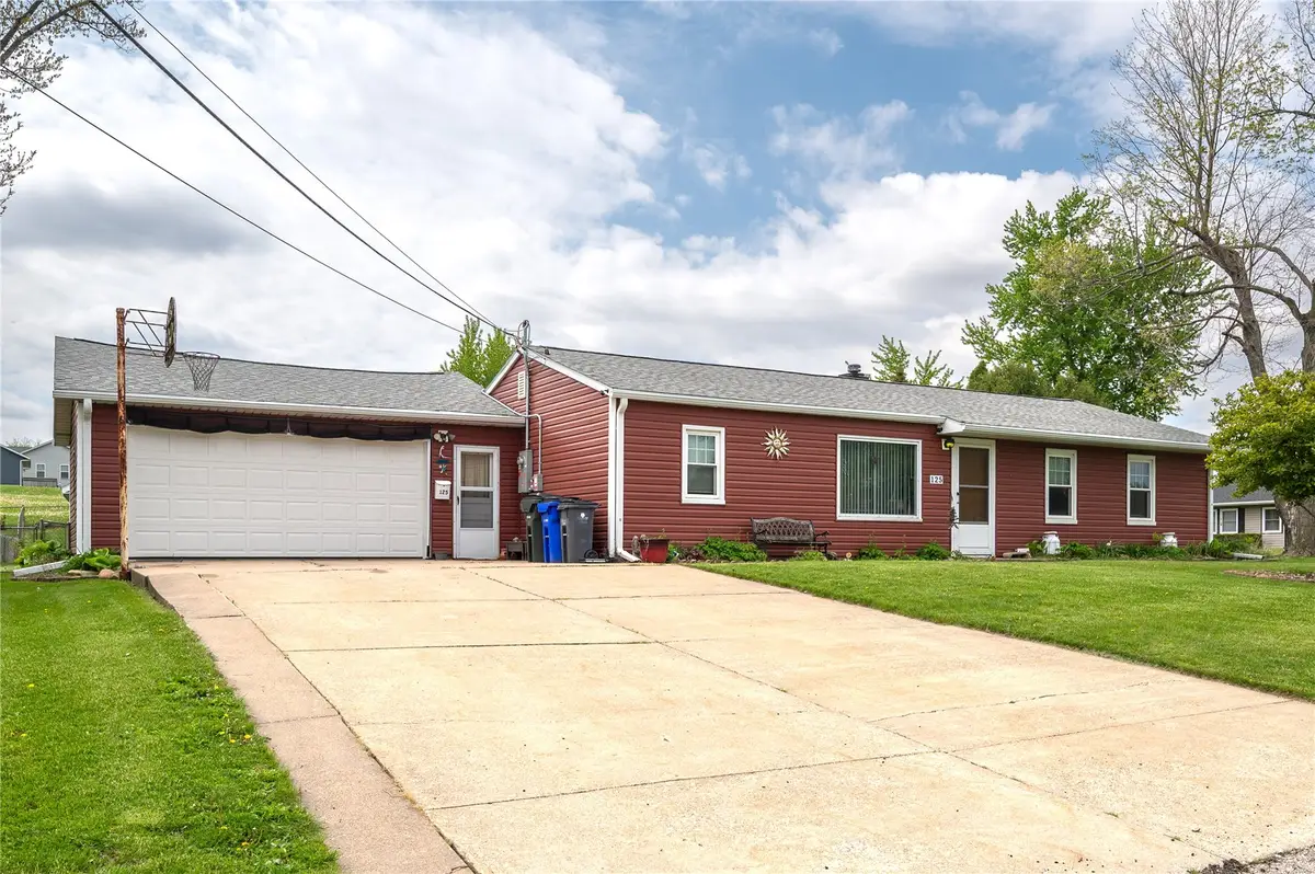 125 Florida Avenue Sw, Cedar Rapids, IA 52404 - #1