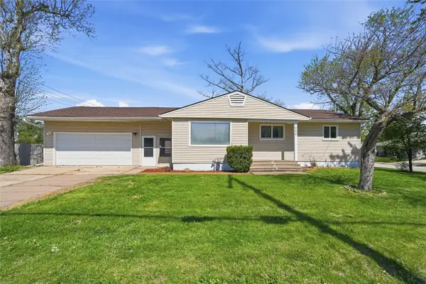 900 Old Marion Road Ne, Cedar Rapids, IA 52402