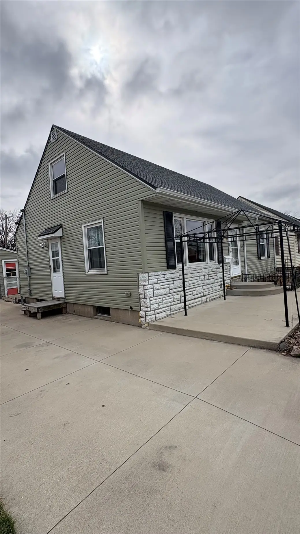 1421 9th St Nw, Cedar Rapids, IA 52405 - #1