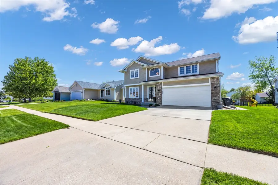 805 71st Street Ne, Cedar Rapids, IA 52402 - #3