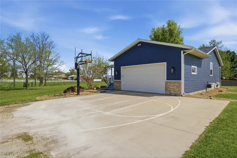 711 Grant Street, Walker, IA 52352 - #3