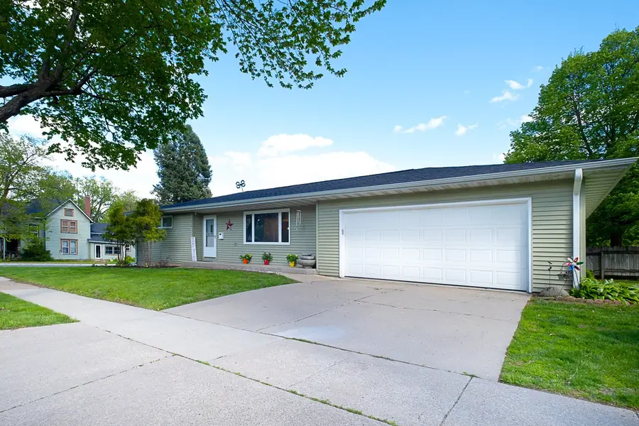 316 3rd Avenue Nw, Mount Vernon, IA 52314 - #3
