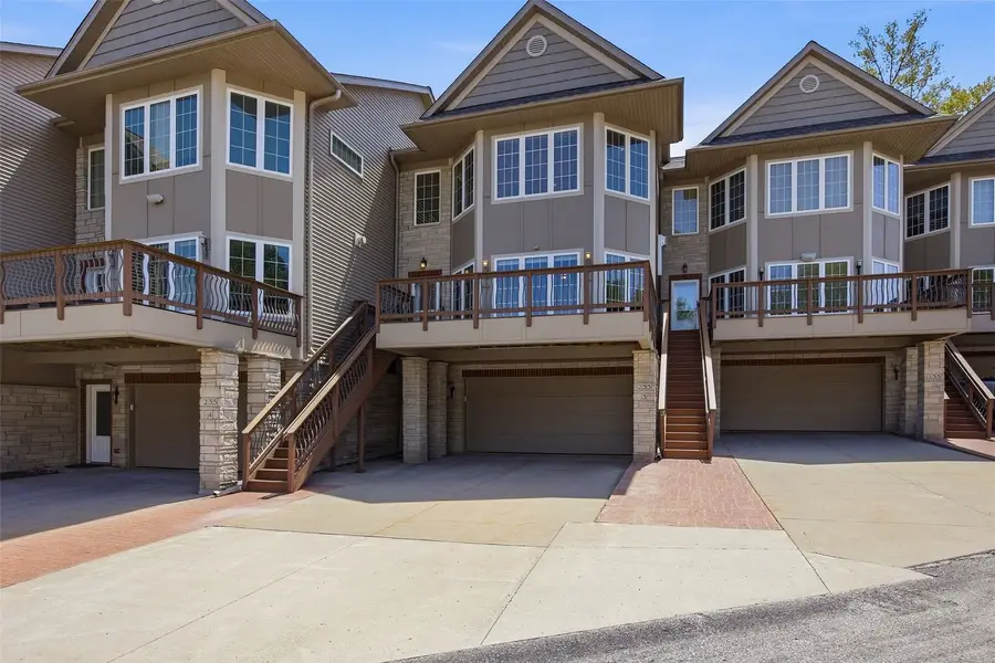 235 Holiday Rd #3, Coralville, IA 52241 - #2