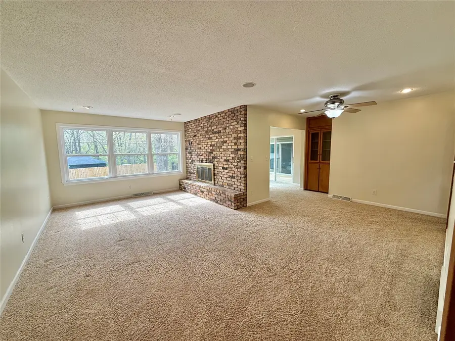 4261 Oak Leaf Ln Ne, Iowa City, IA 52240 - #2