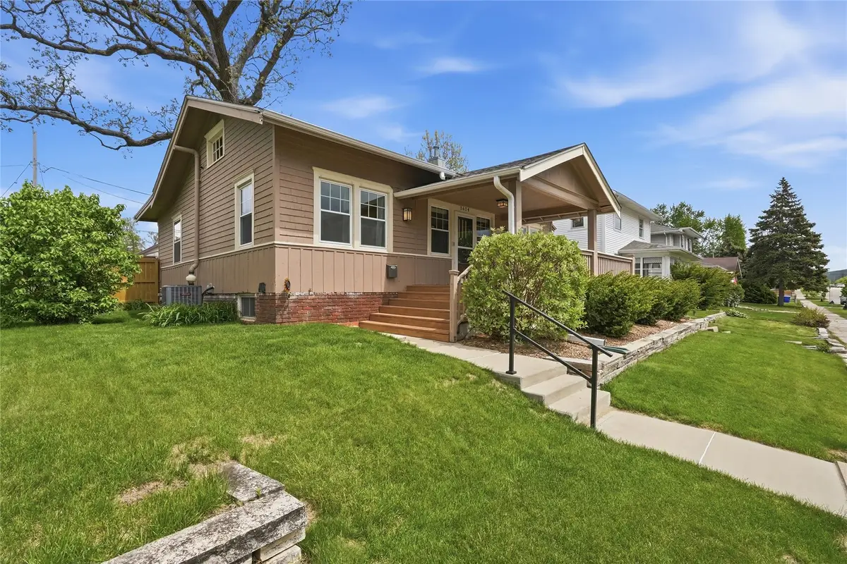 1614 J Avenue Ne, Cedar Rapids, IA 52402 - #1
