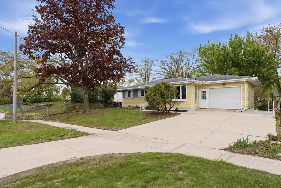 2033 Coldstream Avenue Ne, Cedar Rapids, IA 52402 - #2