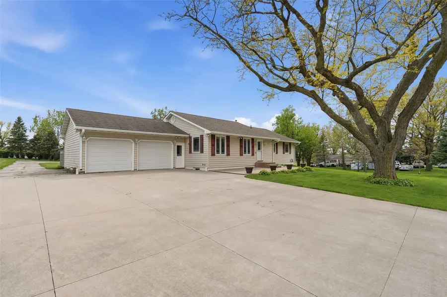 1822 Somerset Drive, Marion, IA 52302 - #2