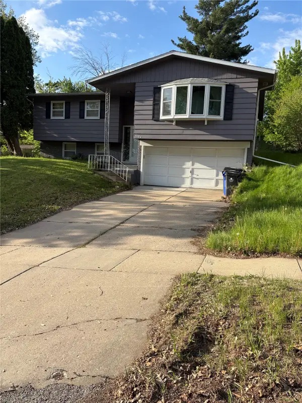 2029 Birchwood Drive Ne, Cedar Rapids, IA 52402