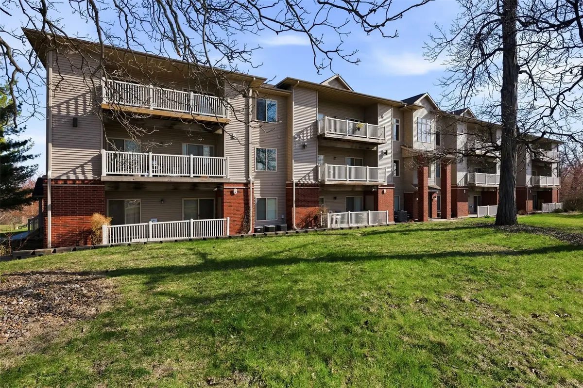 420 N 1st Ave #305, Iowa City, IA 52245 - #1