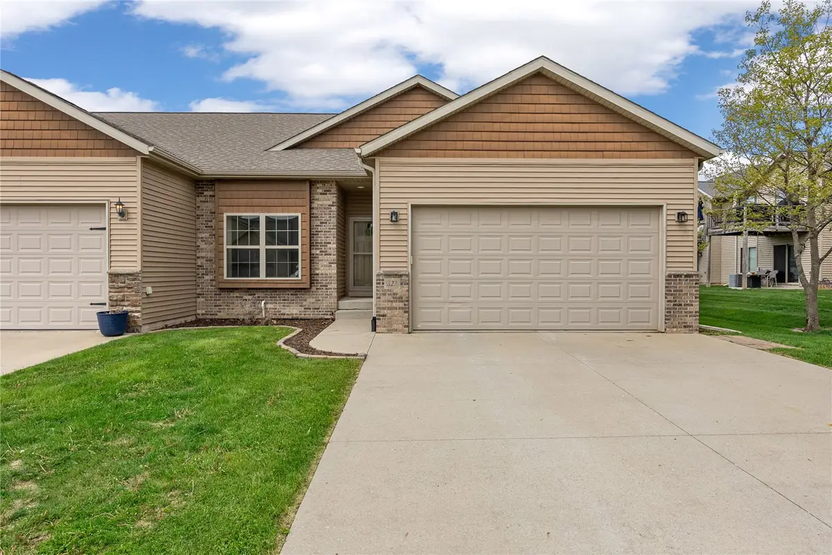323 Windflower Ln, Solon, IA 52333 - #1
